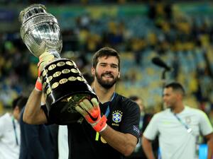 أليسون بيكر