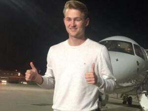 دي ليخت بعد وصوله مطار تورينو