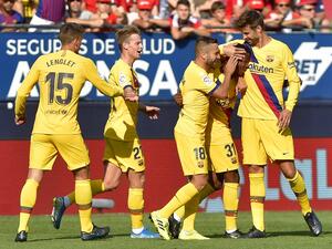 لاعبو برشلونة يحتفلون بهدف فاتي