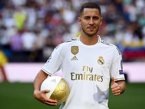 هازارد خلال تقديمه الرسمي