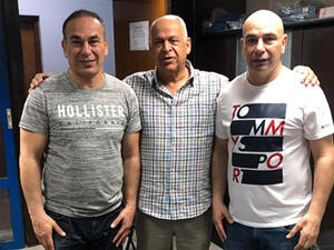 Coach Hossam Hassan (R) with Smouha president Mohamed Farag Amer and twin Ibrahim Hassan after signing the new contract (Photo: Amer's official facebook page)