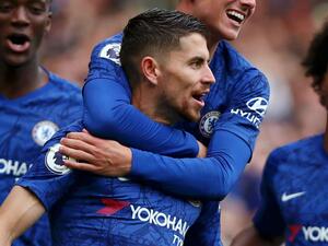 جورجينيو يحتفل بهدفه