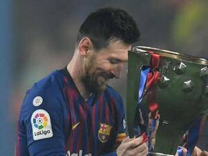 ميسي يحتفل بلقب الدوري الإسباني