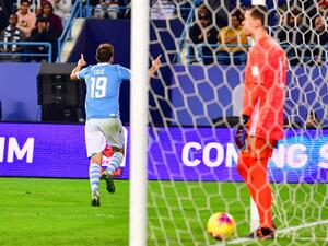 لوليتش (يسار) يحتفل بهدفه في شباك فويتشيك تشيزني حارس يوفنتوس