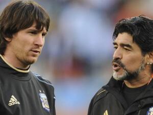 صورة أرشيفية لمارادونا وميسي