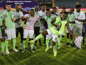 لاعبو نيجيريا يحتفلون بالمركز الثالث