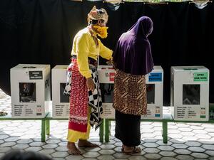 Indonesia kicked off one of the world's biggest one-day elections on April 17, pitting president Joko Widodo against ex-general Prabowo Subianto in a race to lead the Muslim-majority nation. (Oka Hamied / AFP)