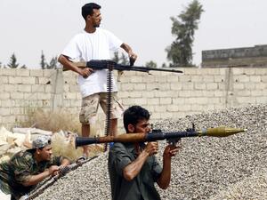 Forces loyal to the internationally recognised Government of National Accord (GNA) take aim during clashes with forces loyal to strongman Khalifa Haftar south of the capital Tripoli's suburb of Ain Zara, on April 23, 2019. (Mahmud TURKIA / AFP)