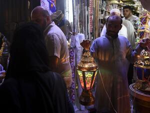 A Saudi vendor carries traditional lanterns known in Arabic as "Fanous" in the Saudi coastal city of Jeddah on May 3, 2019, ahead of the Muslim holy fasting month of Ramadan.  Amer HILABI / AFP