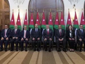 Jordan King Abdullah II attends the swears in for new ministers. (Twitter/@RHCJO)
