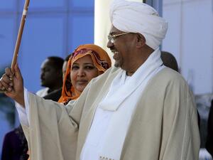 Former Sudanese President Omar al-Bashir and his wife Widad Babiker attend an official ceremony to welcome Niger's President Mahamadou Issoufou in Khartoum. (AFP/File Photo)