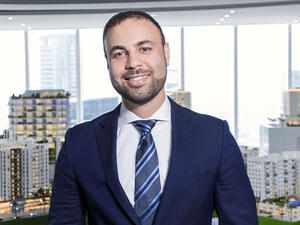 فرهاد عزيزي، الرئيس التنفيذي لشركة "عزيزي للتطوير العقاري"
