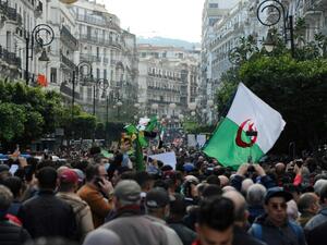 Thousands of protesters take to the streets of Algeria (AFP/FILE) banner image