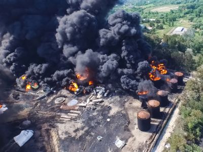 Massive fire destroys five factories in Malaysia, oil spill suspected