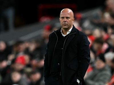 ليفربول يحسم مصير أرني سلوت بعد الهزائم المتتالية