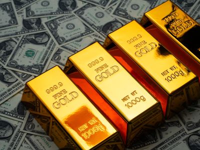 تراجع أسعار الذهب تأثراً بارتفاع الدولار 