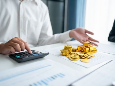 أسعار الذهب ترتفع والفضة تقفز بعد تراجع سابق