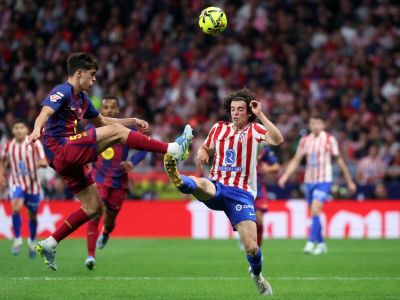 برشلونة يواجه أتلتيكو وسط مخاوف البطاقات والغيابات