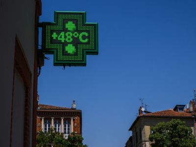 Sign shows 48 degrees Celsius during France heatwave