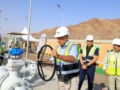 Jordanian PM Jafar Hassan inaugurating natural gas stations in Aqaba