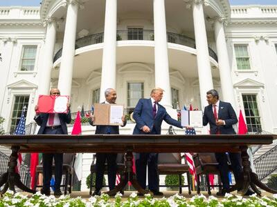 US President Donald Trump, UAE Foreign Minister Sheikh Abdullah bin Zayed, Abdullatif bin Rashid Al-Zayani, the foreign minister of Bahrain, and Israeli Prime Minister Benjamin Netanyahu /AFP