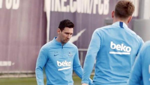 ميسي خلال تدريبات برشلونة