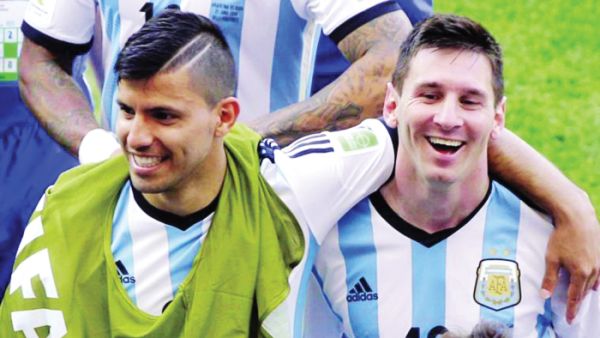 صورة أرشيفية لميسي وأغويرو