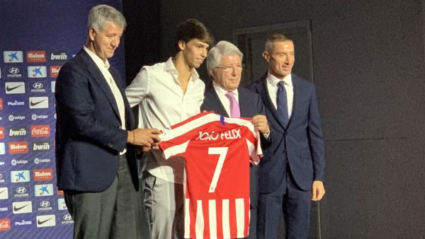 جواو فيليكس خلال تقديمه