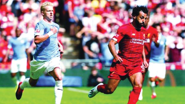 محمد صلاح (يمين)