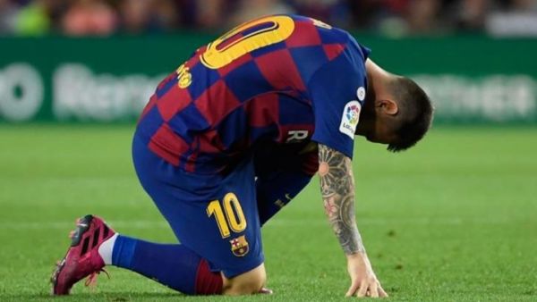 ميسي بعد تعرضه للإصابة