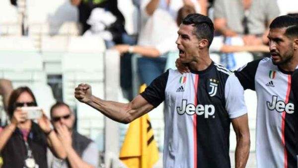 رونالدو يحتفل بهدفه