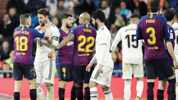 من مواجهة سابقة بين العملاقين