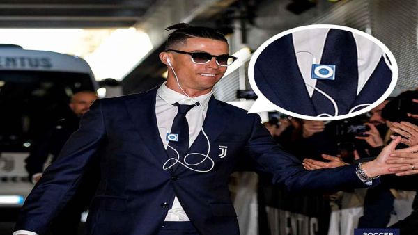 رونالدو يستخدم آيبود شافل