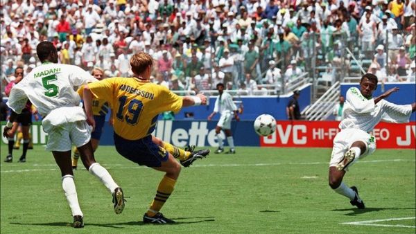 Swedish striker Kennet Andersson (C) kicks a ball as Saudi Arabian Ahmed Madani attempt to stop him, 03 July 1994 in Dallas, during the World Cup soccer match between Sweden and Saudi Arabia. (AFP/Mike Nelson)