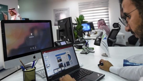 Saudi Arabia: Nearly $320 Million Distributed to Local Employees in Private Sector