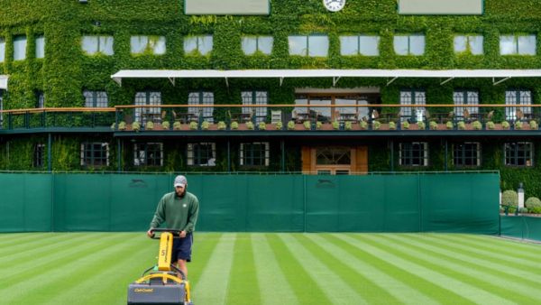 فيدرر يحلم بالمشاركة في بطولة ويمبلدون العام القادم