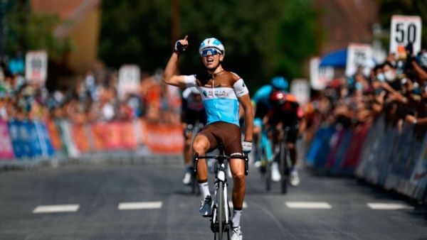 كان من المقرر أن ينطلق سباق فرنسا 2021 من كوبنهاغن، إلا أن عمدة المدينة طالب في الفترة السابقة بتعديل كي لا يصطدم ذلك مع أحداث رياضية أخرى