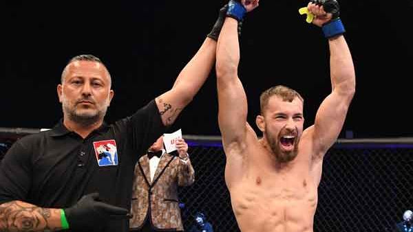 Kevin Sataki with a fighter (Photo: Trade Arabia)