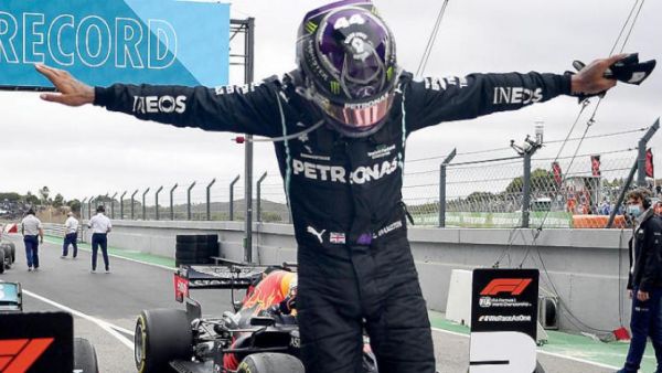 هاميلتون يحطم رقم شوماخر