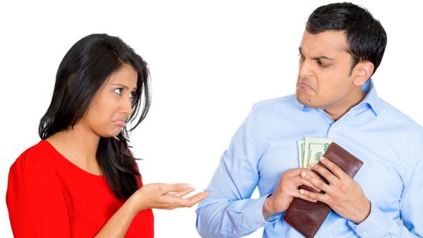 يعتبر البخل من أكثر الصفات التي ترفضها المرأة في شريك حياتها
