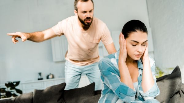  السيطرة على مشاعرك والحفاظ على هدوئك يساعدك على التفكير بوضوح وحكمة