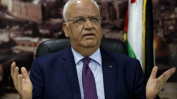 Saeb Erekat speaks to journalists in the West Bank city of Ramallah, on September 1, 2018. (AFP/Ahmad Gharabli)