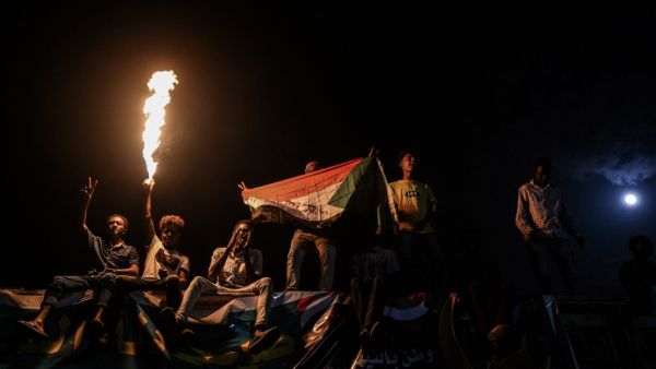 Sudanese protesters gather for a sit-in outside the military headquarters in Khartoum on May 19, 2019. (AFP/ File Photo)