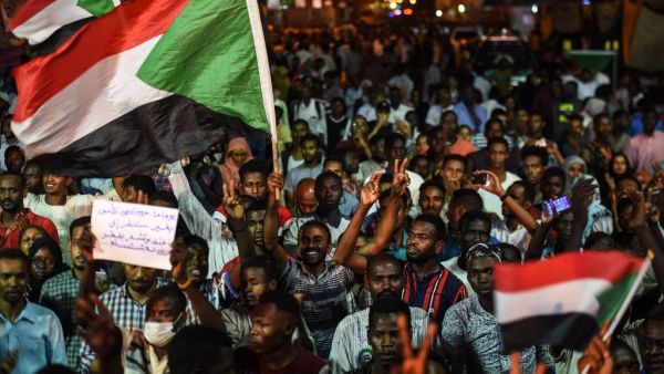 Sudanese protesters wave flags and flash victory signs as they gather for a sit-in outside the military headquarters in Khartoum on May 19, 2019. (AFP/ File Photo)