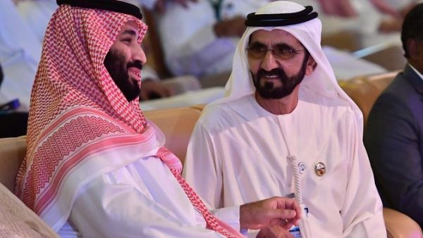 Saudi Crown Prince Mohammed bin Salman (L) talks to Sheikh Mohammed bin Rashid Al Maktoum during the Future Investment Initiative FII conference which was held in Riyadh. (AFP/ File Photo)