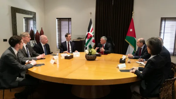 King Abdullah receives the Senior Adviser to the US President to discuss peace efforts. (The Royal Hashemite Court/ Twitter)