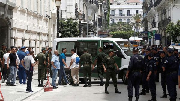 بعض المسؤولين جعلوا من المال العام وسيلة للحصول على مكاسب شخصية، وتسببوا في أزمات اقتصادية للبلاد