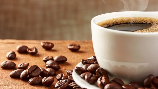 مادة الكافيين هي جزء من القهوة يؤدي إلى حرق السعرات الحرارية في الجسم