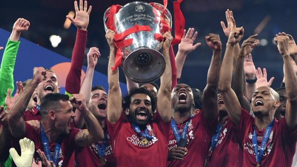 Liverpool's Egyptian forward Mohamed Salah (C) raises the European Champion Clubs' Cup as he celebrates with teammates winning the UEFA Champions League final football match between Liverpool and Tottenham Hotspur at the Wanda Metropolitano Stadium in Madrid on June 1, 2019. (Paul ELLIS / AFP)