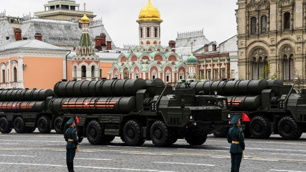 Russian S-400 Triumf medium-range and long-range surface-to-air missile systems ride through Red Square during the Victory Day military parade in Moscow on May 9, 2017. (Kirill Kudryavtsev/AFP via Getty Images)